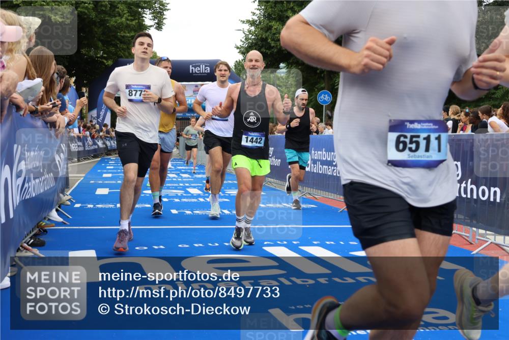 29.06.2025 - hella hamburg halbmarathon Strokosch-Dieckow http://msf.ph/oto/8497733 29.06.2025 10:54:23 Ziel 1267, 1442, 3426, 3794, 4635, 4868, 6511, 6512, 7129, 8223, 8772, 11009, 11430, 11797, 11799, 12321, 12362, 13289, 13803, 15146, 15946, 16327, 16574, 16750, 16879, 17087, 17698, 18268, 19067 meine-sportfotos.de
