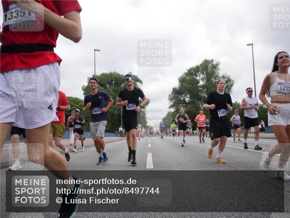 29.06.2025 - hella hamburg halbmarathon Luisa Fischer http://msf.ph/oto/8497744 29.06.2025 10:57:03 Kennedybrücke 1335, 7681, 18609, 9077, 13011, 1225, 1789, 1900, 2146, 2528, 2701, 3226, 4591, 4626, 5857, 6273, 7068, 7876, 8906, 10175 meine-sportfotos.de