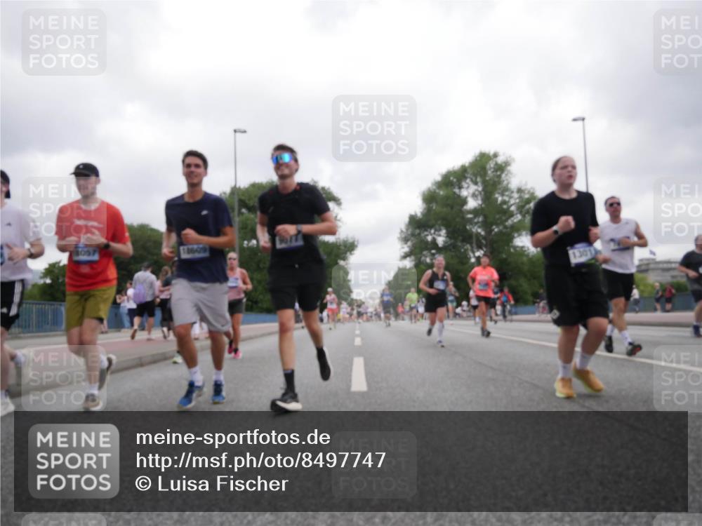 29.06.2025 - hella hamburg halbmarathon Luisa Fischer http://msf.ph/oto/8497747 29.06.2025 10:57:03 Kennedybrücke 8057, 1789, 1900, 2146, 2528, 2701, 3226, 4591, 4626, 5857, 6273, 7068, 7876, 8906, 10175 meine-sportfotos.de