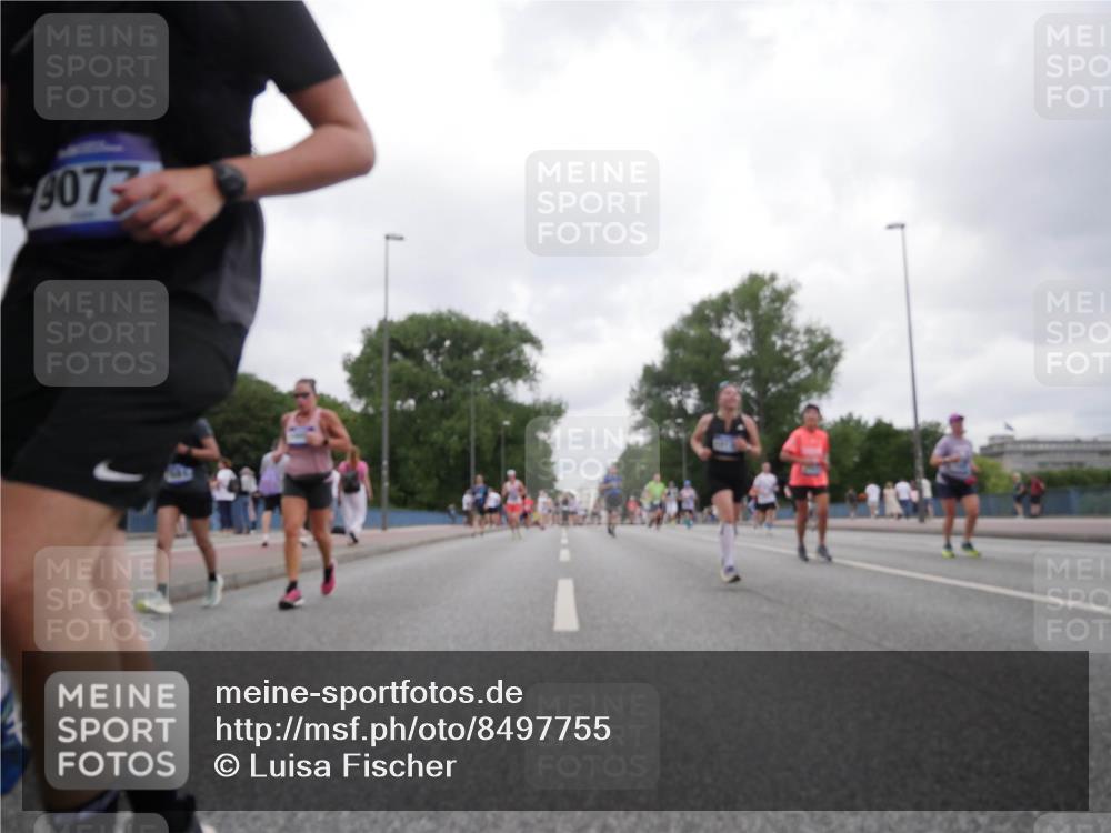 29.06.2025 - hella hamburg halbmarathon Luisa Fischer http://msf.ph/oto/8497755 29.06.2025 10:57:04 Kennedybrücke 073, 1789, 1900, 1984, 2146, 2528, 2701, 3226, 4591, 4626, 5857, 6273, 7068, 7876, 10175 meine-sportfotos.de