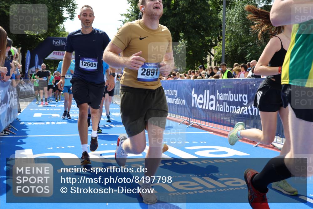 29.06.2025 - hella hamburg halbmarathon Strokosch-Dieckow http://msf.ph/oto/8497798 29.06.2025 11:33:45 Ziel 1154, 1275, 2059, 2891, 4326, 5258, 5260, 5871, 6304, 7944, 8141, 8257, 8258, 8375, 8891, 10335, 10798, 11107, 11454, 12330, 12605, 13380, 16682, 16788, 17099, 17300, 17463, 17634, 18129, 18301, 18578, 18951, 19144 meine-sportfotos.de
