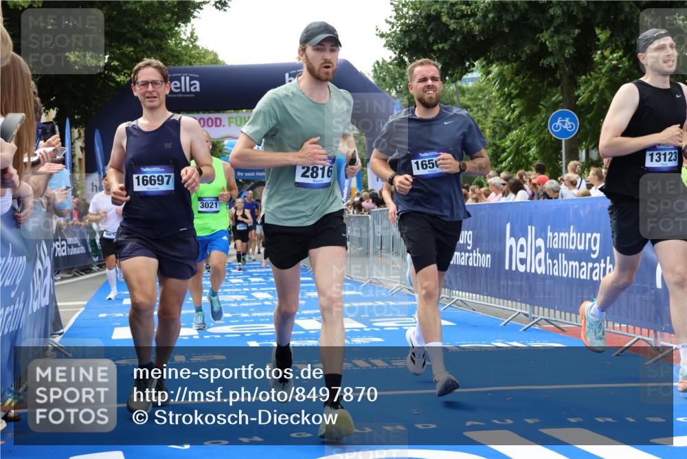 29.06.2025 - hella hamburg halbmarathon Strokosch-Dieckow http://msf.ph/oto/8497870 29.06.2025 10:44:05 Ziel 1391, 1558, 2816, 3021, 4981, 4999, 5231, 6705, 9081, 9633, 10193, 10930, 11346, 12159, 13123, 14686, 14687, 15225, 15280, 15383, 16506, 16648, 16697, 17516, 17748, 17977, 18004, 18691 meine-sportfotos.de