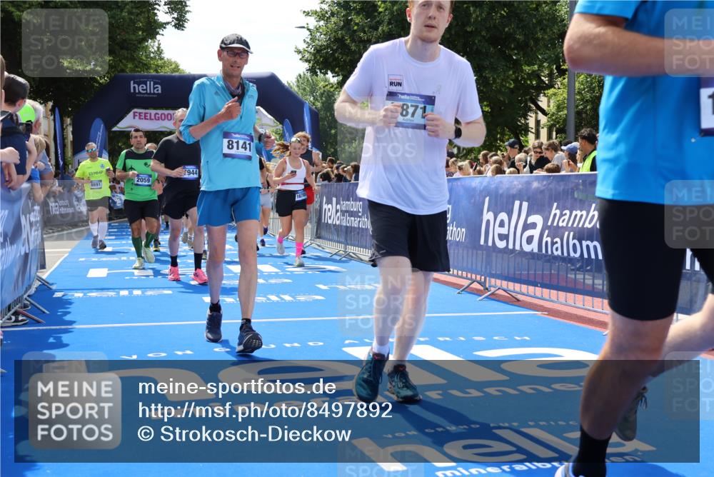 29.06.2025 - hella hamburg halbmarathon Strokosch-Dieckow http://msf.ph/oto/8497892 29.06.2025 11:33:47 Ziel 1154, 1275, 1324, 2059, 2891, 3457, 3871, 4326, 5258, 5260, 5871, 6304, 7944, 8141, 8257, 8258, 8891, 10335, 10798, 11107, 11454, 12605, 13380, 16682, 16788, 17099, 17300, 17463, 17634, 18301, 18578, 18951, 19144 meine-sportfotos.de