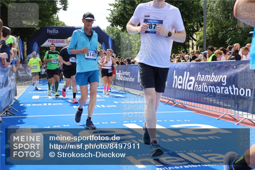 29.06.2025 - hella hamburg halbmarathon Strokosch-Dieckow http://msf.ph/oto/8497911 29.06.2025 11:33:48 Ziel 1154, 1275, 1324, 2059, 2891, 3457, 3871, 4326, 5258, 5260, 5871, 6304, 7944, 8141, 8257, 8258, 8891, 10335, 10798, 11107, 11454, 12605, 13380, 16788, 17099, 17300, 17463, 17634, 18301, 18578, 18951, 19144 meine-sportfotos.de