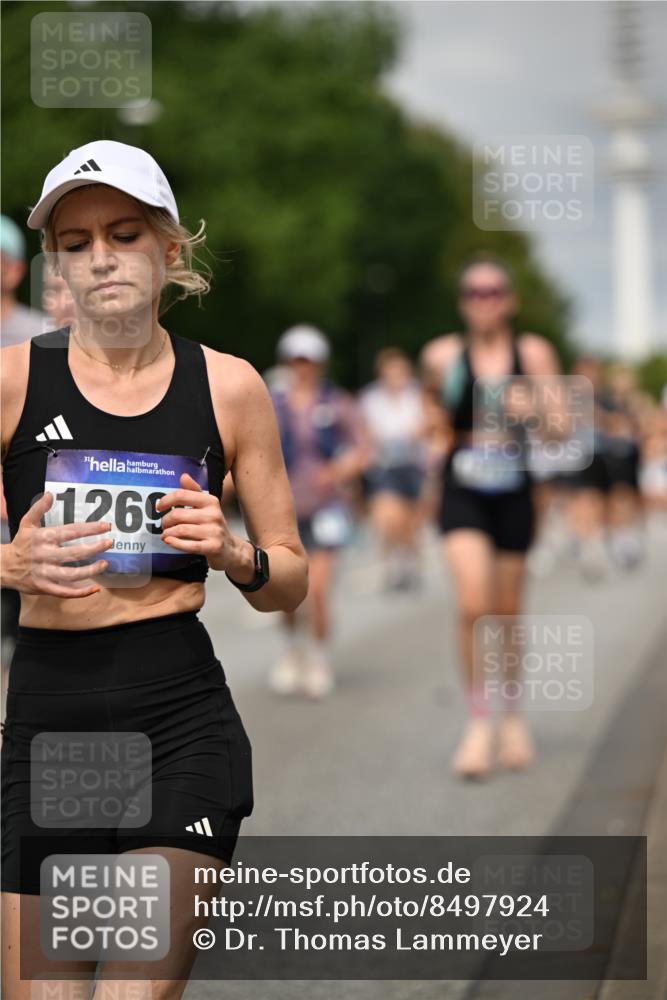 29.06.2025 - hella hamburg halbmarathon Dr. Thomas Lammeyer http://msf.ph/oto/8497924 29.06.2025 10:23:37 Kennedybrücke 1159, 1160, 1325, 1332, 1708, 1755, 2017, 2405, 2589, 2703, 2795, 2812, 2895, 2918, 2993, 2995, 3105, 3118, 3446, 4108, 4110, 4170, 4722, 5034, 5080, 5178, 5397, 5429, 5449, 6249, 6270, 6542, 6736, 7143, 7248, 7249, 7252, 7836, 8427, 8537, 8761, 8778, 9252, 9270, 9272, 9856, 10124, 10129, 10540, 10594, 10966 meine-sportfotos.de