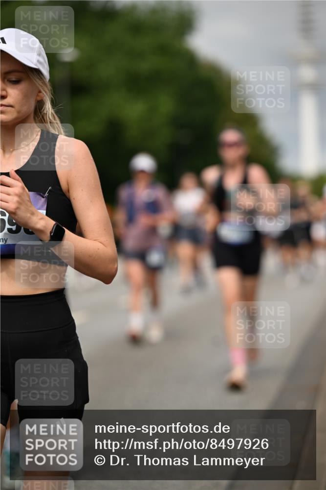 29.06.2025 - hella hamburg halbmarathon Dr. Thomas Lammeyer http://msf.ph/oto/8497926 29.06.2025 10:23:37 Kennedybrücke 1159, 1160, 1325, 1332, 1708, 1755, 2017, 2405, 2589, 2703, 2795, 2812, 2895, 2918, 2993, 2995, 3105, 3118, 3446, 4108, 4110, 4170, 4722, 5034, 5080, 5178, 5397, 5429, 5449, 6249, 6270, 6542, 6736, 7143, 7248, 7249, 7252, 7836, 8427, 8537, 8761, 8778, 9252, 9270, 9272, 9856, 10124, 10129, 10540, 10594, 10966 meine-sportfotos.de