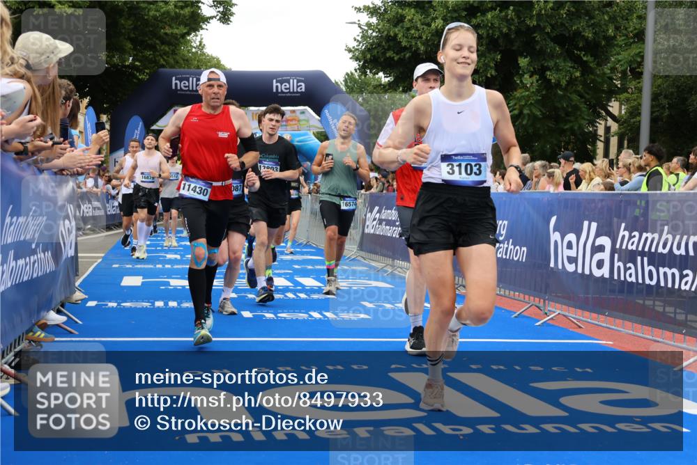 29.06.2025 - hella hamburg halbmarathon Strokosch-Dieckow http://msf.ph/oto/8497933 29.06.2025 10:54:17 Ziel 1267, 1442, 3103, 3177, 3426, 3861, 3898, 4635, 6082, 6084, 6443, 6511, 6512, 7274, 8223, 8772, 11430, 12213, 12362, 13033, 13289, 13803, 15169, 15524, 15946, 16327, 16527, 16574, 16750, 16780, 16879, 17087, 17698, 18268 meine-sportfotos.de