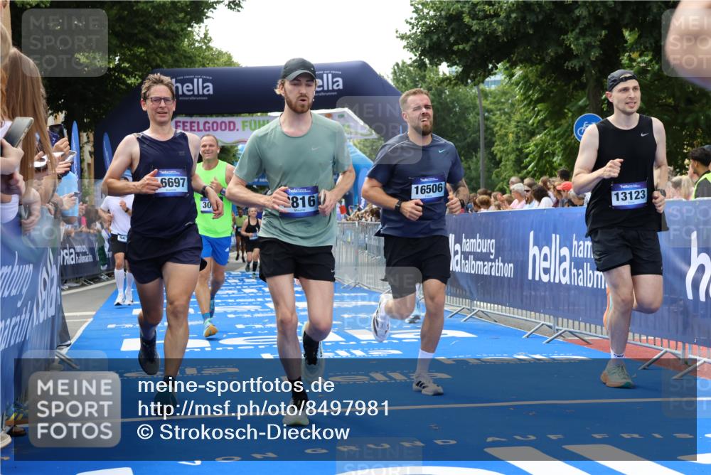29.06.2025 - hella hamburg halbmarathon Strokosch-Dieckow http://msf.ph/oto/8497981 29.06.2025 10:44:05 Ziel 1391, 1558, 2816, 3021, 4981, 4999, 5231, 6705, 9081, 9633, 10193, 10930, 11346, 12159, 13123, 14686, 14687, 15225, 15280, 15383, 16506, 16648, 16697, 17516, 17748, 17977, 18004, 18691 meine-sportfotos.de