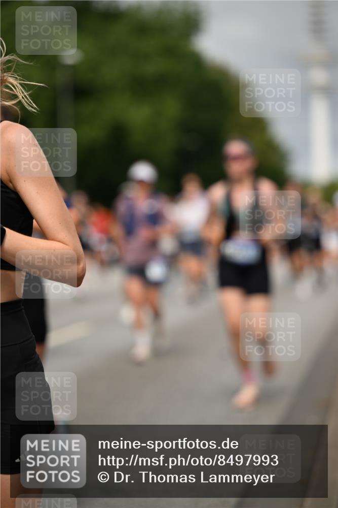 29.06.2025 - hella hamburg halbmarathon Dr. Thomas Lammeyer http://msf.ph/oto/8497993 29.06.2025 10:23:37 Kennedybrücke 1159, 1160, 1325, 1332, 1708, 1755, 2017, 2405, 2589, 2703, 2795, 2812, 2895, 2918, 2993, 2995, 3105, 3118, 3446, 4108, 4110, 4170, 4722, 5034, 5080, 5178, 5397, 5429, 5449, 6249, 6270, 6542, 6736, 7143, 7248, 7249, 7252, 7836, 8427, 8537, 8761, 8778, 9252, 9270, 9272, 9856, 10124, 10129, 10540, 10594, 10966 meine-sportfotos.de