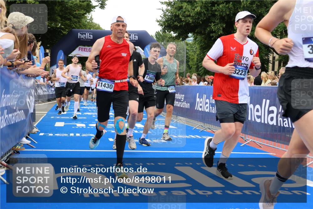 29.06.2025 - hella hamburg halbmarathon Strokosch-Dieckow http://msf.ph/oto/8498011 29.06.2025 10:54:17 Ziel 1267, 1442, 3103, 3177, 3426, 3861, 3898, 4635, 6082, 6084, 6443, 6511, 6512, 7274, 8223, 8772, 11430, 12213, 12362, 13033, 13289, 13803, 15169, 15524, 15946, 16327, 16527, 16574, 16750, 16780, 16879, 17087, 17698, 18268 meine-sportfotos.de