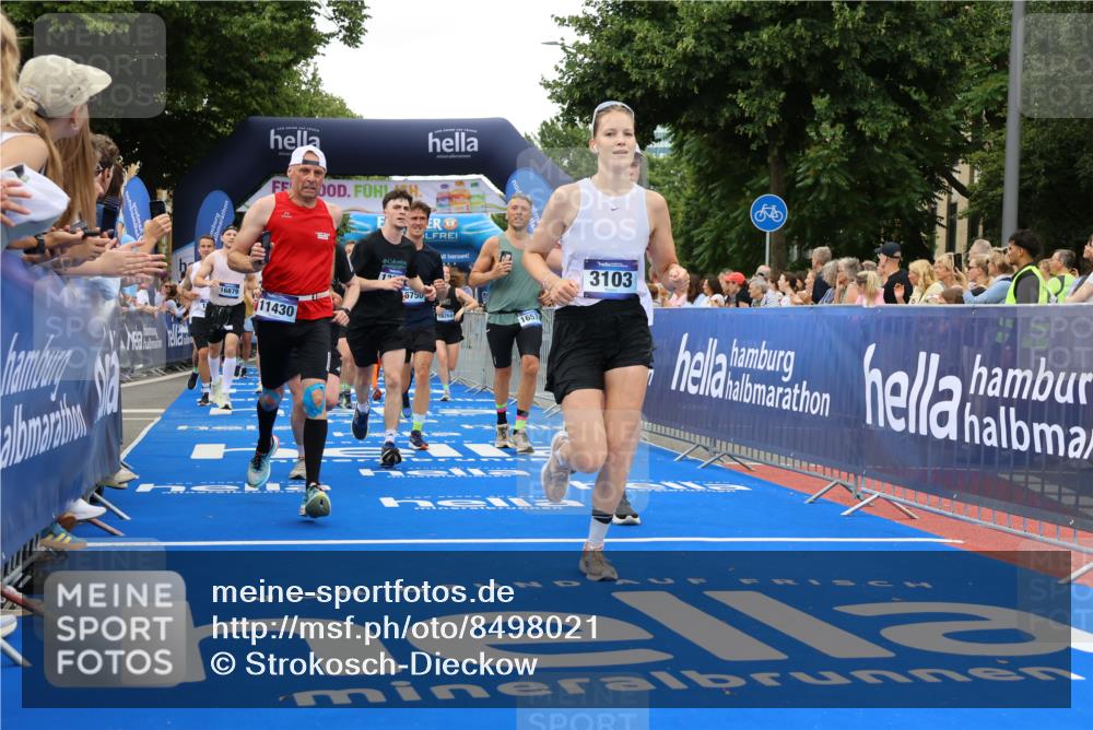 29.06.2025 - hella hamburg halbmarathon Strokosch-Dieckow http://msf.ph/oto/8498021 29.06.2025 10:54:17 Ziel 1267, 1442, 3103, 3177, 3426, 3861, 3898, 4635, 6082, 6084, 6443, 6511, 6512, 7274, 8223, 8772, 11430, 12213, 12362, 13033, 13289, 13803, 15169, 15524, 15946, 16327, 16527, 16574, 16750, 16780, 16879, 17087, 17698, 18268 meine-sportfotos.de