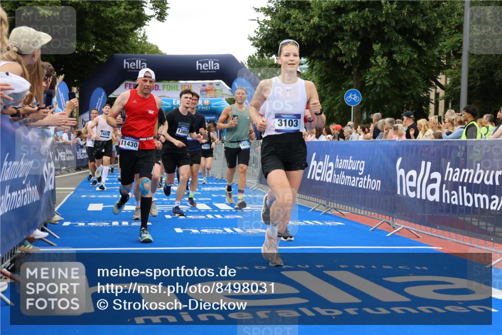 29.06.2025 - hella hamburg halbmarathon Strokosch-Dieckow http://msf.ph/oto/8498031 29.06.2025 10:54:17 Ziel 1267, 1442, 3103, 3177, 3426, 3861, 3898, 4635, 6082, 6084, 6443, 6511, 6512, 7274, 8223, 8772, 11430, 12213, 12362, 13033, 13289, 13803, 15169, 15524, 15946, 16327, 16527, 16574, 16750, 16780, 16879, 17087, 17698, 18268 meine-sportfotos.de