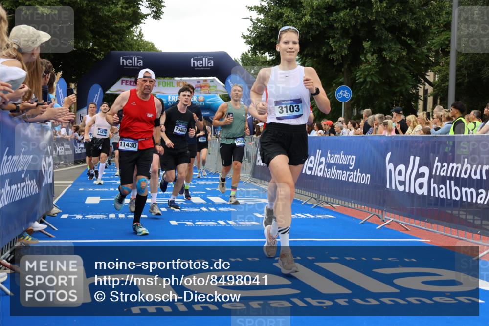 29.06.2025 - hella hamburg halbmarathon Strokosch-Dieckow http://msf.ph/oto/8498041 29.06.2025 10:54:17 Ziel 1267, 1442, 3103, 3177, 3426, 3861, 3898, 4635, 6082, 6084, 6443, 6511, 6512, 7274, 8223, 8772, 11430, 12213, 12362, 13033, 13289, 13803, 15169, 15524, 15946, 16327, 16527, 16574, 16750, 16780, 16879, 17087, 17698, 18268 meine-sportfotos.de