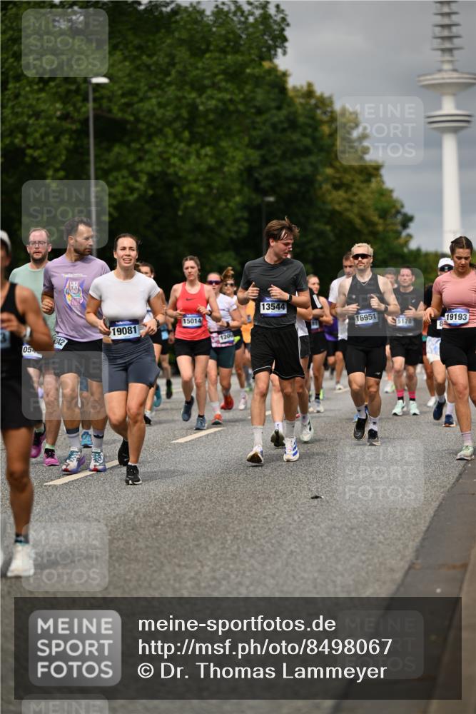 29.06.2025 - hella hamburg halbmarathon Dr. Thomas Lammeyer http://msf.ph/oto/8498067 29.06.2025 10:23:41 Kennedybrücke 1159, 1160, 1325, 1332, 1708, 1755, 2017, 2405, 2703, 2795, 2812, 2918, 2993, 2995, 3105, 3118, 3446, 3631, 4108, 4110, 4170, 4722, 4979, 5080, 5178, 5397, 5429, 5449, 6249, 6542, 6736, 6939, 7143, 7248, 7249, 7836, 8427, 8537, 8761, 8778, 9252, 9270, 9272, 9856, 10124, 10129, 10540, 10594, 10966, 11247 meine-sportfotos.de