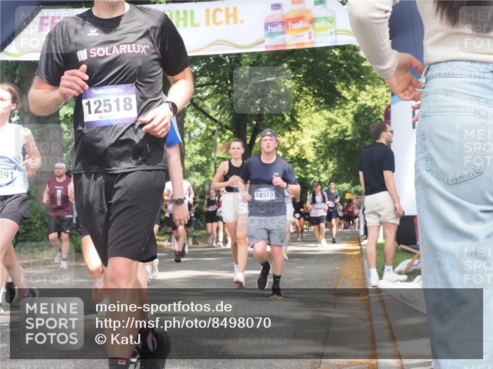 29.06.2025 - hella hamburg halbmarathon KatJ http://msf.ph/oto/8498070 29.06.2025 11:42:37 Zwischen KM18-KM19 2202, 3410, 4099, 4102, 6913, 7216, 7611, 8515 meine-sportfotos.de