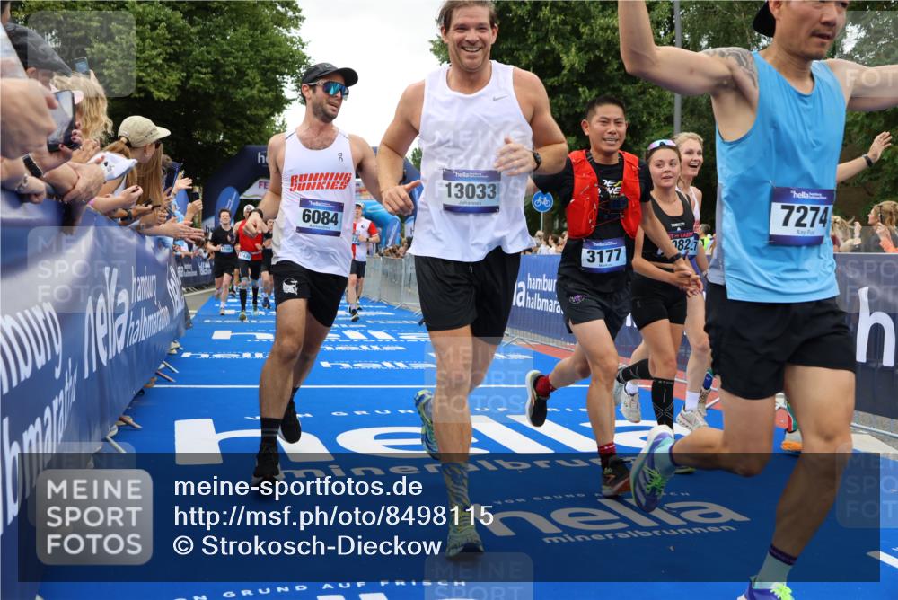 29.06.2025 - hella hamburg halbmarathon Strokosch-Dieckow http://msf.ph/oto/8498115 29.06.2025 10:54:15 Ziel 1267, 1442, 3103, 3177, 3861, 3898, 5638, 6082, 6084, 6443, 6511, 6512, 7274, 8223, 8390, 8772, 9791, 11430, 12213, 13033, 13289, 13794, 13803, 15169, 15524, 15946, 16527, 16574, 16750, 16780, 16879, 17087, 17698, 18268 meine-sportfotos.de