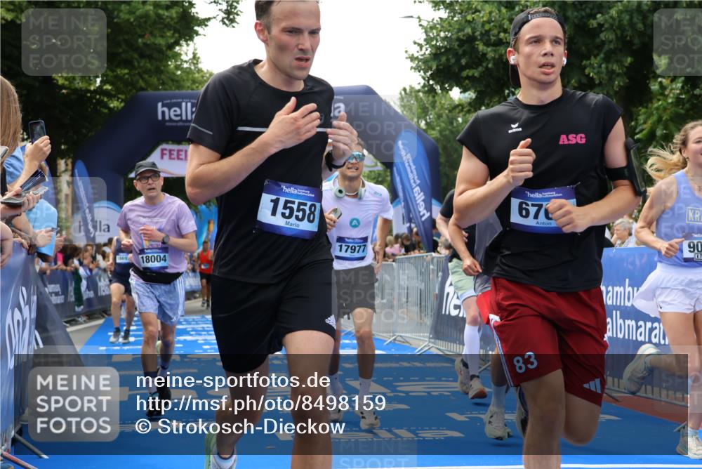 29.06.2025 - hella hamburg halbmarathon Strokosch-Dieckow http://msf.ph/oto/8498159 29.06.2025 10:44:02 Ziel 1391, 1558, 2816, 3021, 4981, 5231, 6705, 8063, 8900, 9081, 9633, 10193, 10596, 10930, 11346, 12438, 13123, 15383, 16506, 16648, 16697, 17516, 17748, 17977, 18004 meine-sportfotos.de