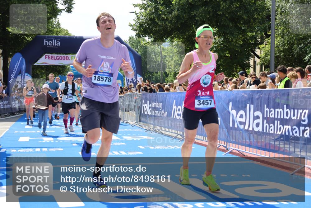 29.06.2025 - hella hamburg halbmarathon Strokosch-Dieckow http://msf.ph/oto/8498161 29.06.2025 11:33:53 Ziel 1324, 1732, 2059, 2199, 2891, 3010, 3457, 3871, 3880, 4326, 5258, 5260, 5557, 5871, 7944, 8141, 8257, 8258, 8306, 8891, 10335, 11454, 16788, 17099, 17300, 17443, 17463, 18132, 18301, 18378, 18578 meine-sportfotos.de
