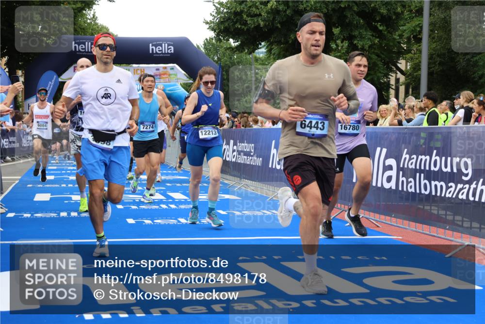 29.06.2025 - hella hamburg halbmarathon Strokosch-Dieckow http://msf.ph/oto/8498178 29.06.2025 10:54:12 Ziel 1410, 3103, 3177, 3208, 3209, 3861, 3898, 5638, 6082, 6084, 6294, 6443, 6581, 7274, 8223, 8390, 9791, 11430, 12213, 13033, 13397, 13794, 13803, 15169, 15524, 16527, 16574, 16750, 16780, 16871, 16879, 17087 meine-sportfotos.de