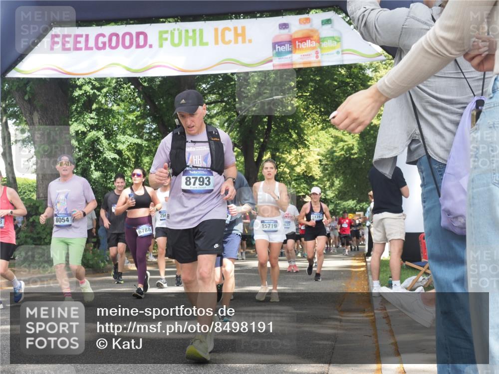 29.06.2025 - hella hamburg halbmarathon KatJ http://msf.ph/oto/8498191 29.06.2025 11:42:45 Zwischen KM18-KM19 1978, 2566, 2761, 2843, 4882, 5804, 6788, 6895, 6913, 8053, 8054 meine-sportfotos.de