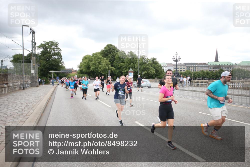 29.06.2025 - hella hamburg halbmarathon Jannik Wohlers http://msf.ph/oto/8498232 29.06.2025 10:55:35 Lombardsbrücke 1909, 2793, 3268, 4265, 4354, 4470, 4473, 4836, 4896, 5306, 5994, 6055, 6056, 6113, 6494, 6594, 7516, 7616, 7969, 8005, 8110, 8305, 8532, 8533, 9838, 9861, 9865, 10449, 10640, 11903, 11962, 11963, 12267, 13055, 13627, 14124, 14142, 14221, 14280, 14281, 14492, 15173, 15199, 15272, 15763, 15764, 16413, 16960, 17038, 17039, 17168, 18195, 18329 meine-sportfotos.de