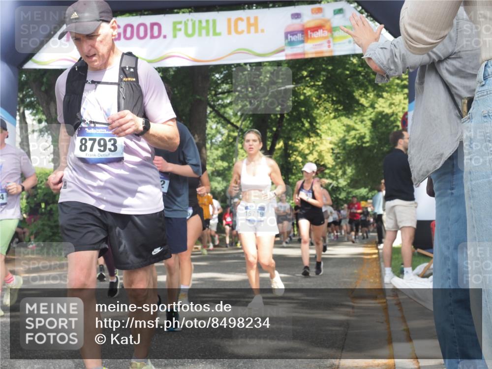 29.06.2025 - hella hamburg halbmarathon KatJ http://msf.ph/oto/8498234 29.06.2025 11:42:46 Zwischen KM18-KM19 1978, 2566, 2761, 2843, 4882, 5804, 6788, 6895, 8053, 8054 meine-sportfotos.de