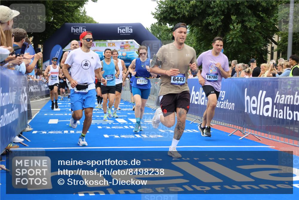 29.06.2025 - hella hamburg halbmarathon Strokosch-Dieckow http://msf.ph/oto/8498238 29.06.2025 10:54:12 Ziel 1410, 3103, 3177, 3208, 3209, 3861, 3898, 5638, 6082, 6084, 6294, 6443, 6581, 7274, 8223, 8390, 9791, 11430, 12213, 13033, 13397, 13794, 13803, 15169, 15524, 16527, 16574, 16750, 16780, 16871, 16879, 17087 meine-sportfotos.de