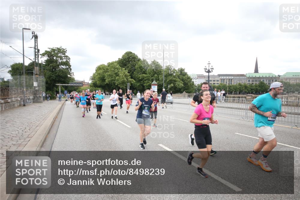 29.06.2025 - hella hamburg halbmarathon Jannik Wohlers http://msf.ph/oto/8498239 29.06.2025 10:55:35 Lombardsbrücke 1909, 2793, 3268, 4265, 4354, 4470, 4473, 4836, 4896, 5306, 5994, 6055, 6056, 6113, 6494, 6594, 7516, 7616, 7969, 8005, 8110, 8305, 8532, 8533, 9838, 9861, 9865, 10449, 10640, 11903, 11962, 11963, 12267, 13055, 13627, 14124, 14142, 14221, 14280, 14281, 14492, 15173, 15199, 15272, 15763, 15764, 16413, 16960, 17038, 17039, 17168, 18195, 18329 meine-sportfotos.de