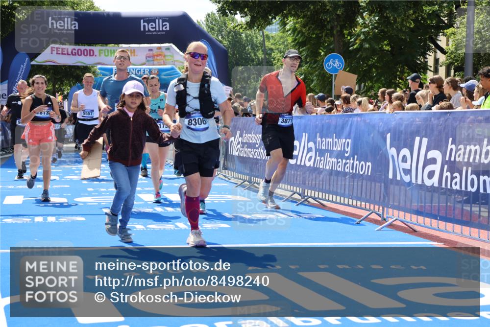 29.06.2025 - hella hamburg halbmarathon Strokosch-Dieckow http://msf.ph/oto/8498240 29.06.2025 11:33:55 Ziel 1029, 1324, 1732, 2059, 2199, 3010, 3457, 3871, 3880, 4326, 5258, 5260, 5557, 5871, 6092, 6093, 7140, 7570, 7944, 8141, 8306, 8891, 10335, 11454, 16788, 17099, 17300, 17443, 17463, 18132, 18301, 18378, 18578 meine-sportfotos.de