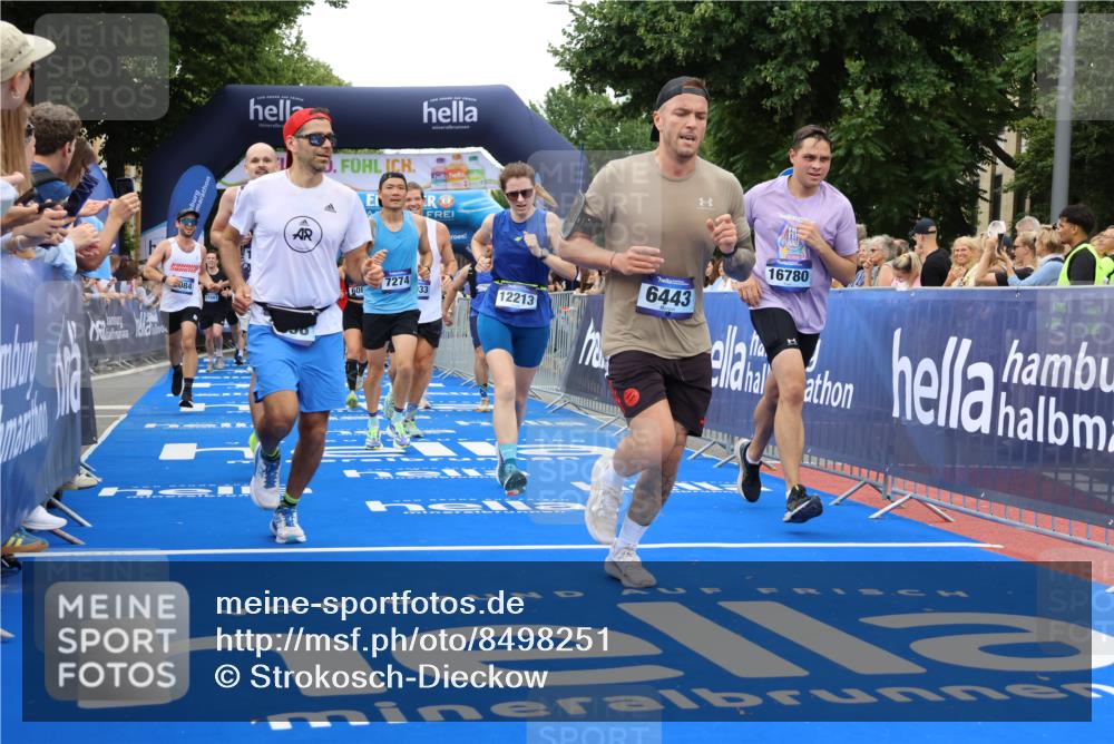 29.06.2025 - hella hamburg halbmarathon Strokosch-Dieckow http://msf.ph/oto/8498251 29.06.2025 10:54:12 Ziel 1410, 3103, 3177, 3208, 3209, 3861, 3898, 5638, 6082, 6084, 6294, 6443, 6581, 7274, 8223, 8390, 9791, 11430, 12213, 13033, 13397, 13794, 13803, 15169, 15524, 16527, 16574, 16750, 16780, 16871, 16879, 17087 meine-sportfotos.de