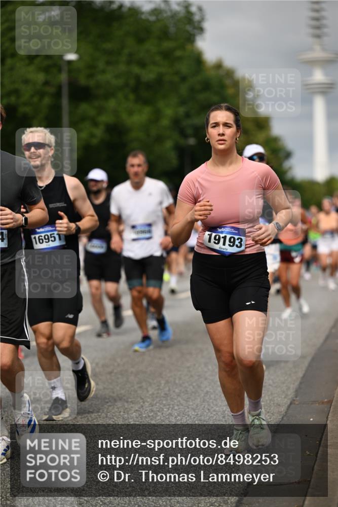 29.06.2025 - hella hamburg halbmarathon Dr. Thomas Lammeyer http://msf.ph/oto/8498253 29.06.2025 10:23:45 Kennedybrücke 1159, 1160, 1332, 1708, 2405, 2703, 2795, 2812, 2918, 2993, 2995, 3446, 3631, 4108, 4110, 4170, 4562, 4570, 4979, 5035, 5080, 5178, 5397, 5429, 5449, 6249, 6542, 6736, 6939, 7143, 7248, 7249, 7836, 8427, 8537, 8761, 8778, 9270, 9272, 9856, 10124, 10129, 10349, 10540, 10594, 10966, 11247 meine-sportfotos.de