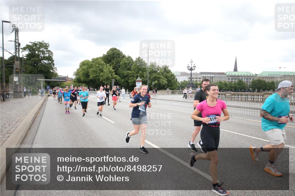 29.06.2025 - hella hamburg halbmarathon Jannik Wohlers http://msf.ph/oto/8498257 29.06.2025 10:55:35 Lombardsbrücke 1909, 2793, 3268, 4265, 4354, 4470, 4473, 4836, 4896, 5306, 5994, 6055, 6056, 6113, 6494, 6594, 7516, 7616, 7969, 8005, 8110, 8305, 8532, 8533, 9838, 9861, 9865, 10449, 10640, 11903, 11962, 11963, 12267, 13055, 13627, 14124, 14142, 14221, 14280, 14281, 14492, 15173, 15199, 15272, 15763, 15764, 16413, 16960, 17038, 17039, 17168, 18195, 18329 meine-sportfotos.de