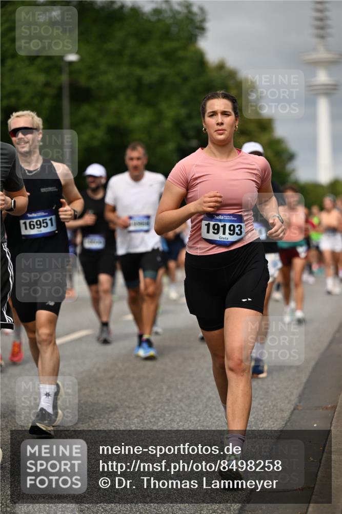 29.06.2025 - hella hamburg halbmarathon Dr. Thomas Lammeyer http://msf.ph/oto/8498258 29.06.2025 10:23:45 Kennedybrücke 1159, 1160, 1332, 1708, 2405, 2703, 2795, 2812, 2918, 2993, 2995, 3446, 3631, 4108, 4110, 4170, 4562, 4570, 4979, 5035, 5080, 5178, 5397, 5429, 5449, 6249, 6542, 6736, 6939, 7143, 7248, 7249, 7836, 8427, 8537, 8761, 8778, 9270, 9272, 9856, 10124, 10129, 10349, 10540, 10594, 10966, 11247 meine-sportfotos.de