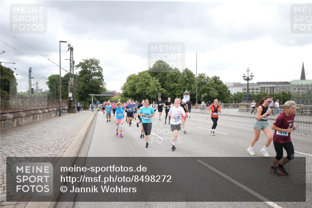 29.06.2025 - hella hamburg halbmarathon Jannik Wohlers http://msf.ph/oto/8498272 29.06.2025 10:55:37 Lombardsbrücke 1738, 1909, 2095, 2793, 3268, 4265, 4354, 4470, 4473, 4836, 5306, 5994, 6055, 6056, 6113, 6494, 6594, 6968, 7516, 7616, 8005, 8110, 8305, 8533, 9838, 9861, 9865, 10449, 10640, 10987, 12267, 13055, 13627, 14124, 14142, 14221, 14280, 14281, 14492, 15173, 15199, 15272, 15763, 15764, 16413, 16960, 17038, 17039, 17168, 18195, 18329, 18349 meine-sportfotos.de