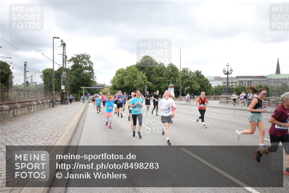 29.06.2025 - hella hamburg halbmarathon Jannik Wohlers http://msf.ph/oto/8498283 29.06.2025 10:55:37 Lombardsbrücke 1738, 1909, 2095, 2793, 3268, 4265, 4354, 4470, 4473, 4836, 5306, 5994, 6055, 6056, 6113, 6494, 6594, 6968, 7516, 7616, 8005, 8110, 8305, 8533, 9838, 9861, 9865, 10449, 10640, 10987, 12267, 13055, 13627, 14124, 14142, 14221, 14280, 14281, 14492, 15173, 15199, 15272, 15763, 15764, 16413, 16960, 17038, 17039, 17168, 18195, 18329, 18349 meine-sportfotos.de