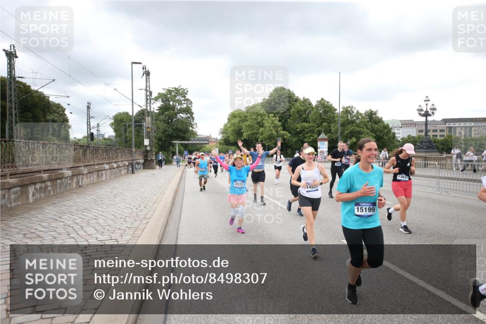 29.06.2025 - hella hamburg halbmarathon Jannik Wohlers http://msf.ph/oto/8498307 29.06.2025 10:55:38 Lombardsbrücke 1738, 1909, 2095, 2793, 3268, 4265, 4354, 4473, 4836, 5306, 5580, 5994, 6055, 6056, 6113, 6494, 6594, 6968, 7516, 7616, 8005, 8110, 8305, 8533, 9435, 9838, 10449, 10640, 10987, 11862, 12267, 13055, 13405, 13627, 14124, 14142, 14221, 14280, 14281, 14492, 15173, 15199, 15272, 15763, 15764, 16413, 16960, 17038, 17039, 18195, 18329, 18349, 19228 meine-sportfotos.de