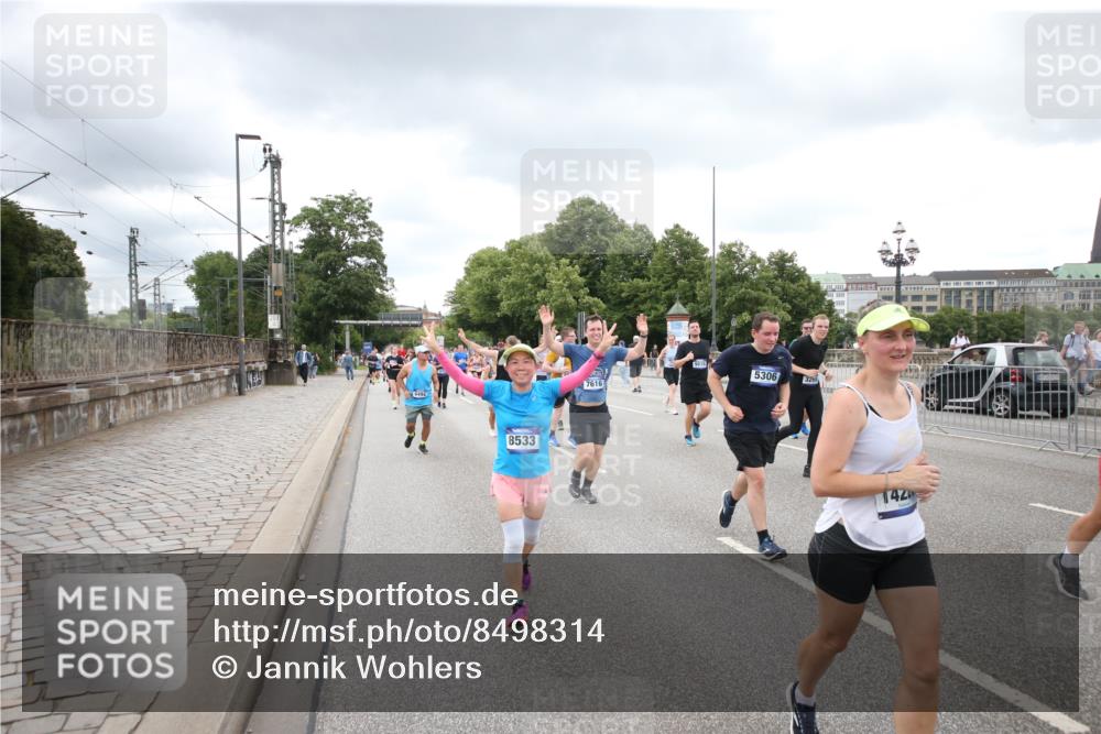 29.06.2025 - hella hamburg halbmarathon Jannik Wohlers http://msf.ph/oto/8498314 29.06.2025 10:55:39 Lombardsbrücke 1738, 1909, 2095, 2793, 3268, 4265, 4354, 4473, 4836, 5306, 5580, 5994, 6055, 6056, 6113, 6494, 6594, 6968, 7516, 7616, 8005, 8305, 8533, 9435, 9606, 9838, 10449, 10640, 10987, 11862, 11863, 12267, 12551, 13055, 13395, 13405, 13627, 14124, 14142, 14221, 14280, 14281, 14492, 15173, 15199, 15272, 15696, 15699, 15763, 15764, 16413, 16960, 17038, 17039, 18195, 18329, 18349, 19228 meine-sportfotos.de