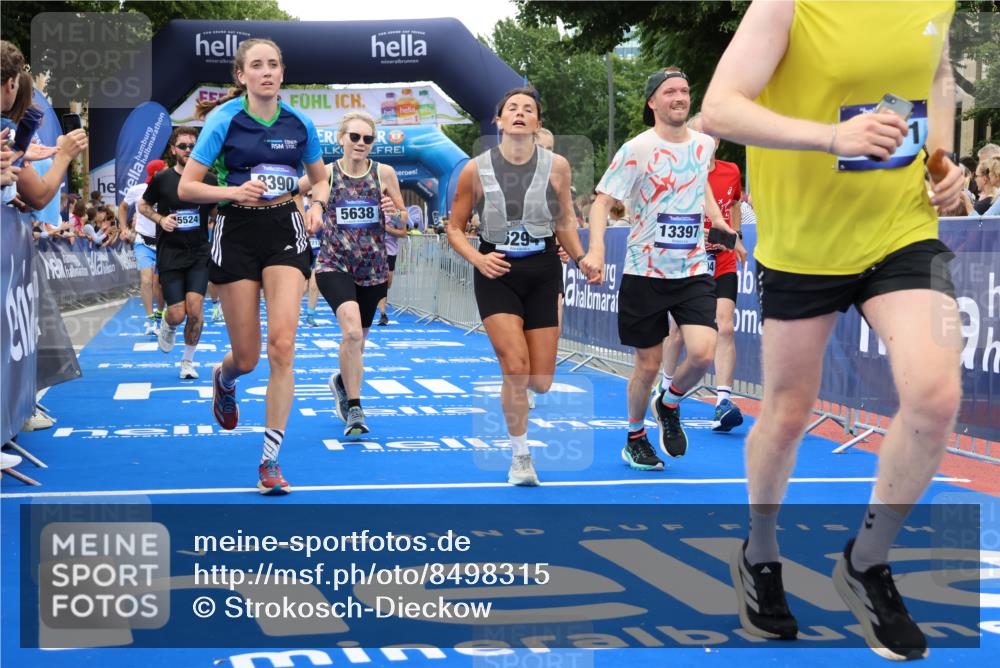 29.06.2025 - hella hamburg halbmarathon Strokosch-Dieckow http://msf.ph/oto/8498315 29.06.2025 10:54:08 Ziel 1410, 3103, 3177, 3208, 3209, 3861, 3898, 5638, 6082, 6084, 6294, 6443, 6581, 7274, 8390, 9032, 9791, 11499, 12213, 12379, 13033, 13397, 13794, 15169, 15524, 16527, 16780, 16871, 17348 meine-sportfotos.de
