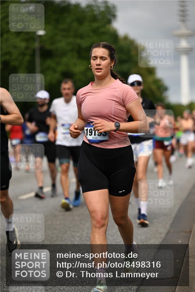 29.06.2025 - hella hamburg halbmarathon Dr. Thomas Lammeyer http://msf.ph/oto/8498316 29.06.2025 10:23:45 Kennedybrücke 1159, 1160, 1332, 1708, 2405, 2703, 2795, 2812, 2918, 2993, 2995, 3446, 3631, 4108, 4110, 4170, 4562, 4570, 4979, 5035, 5080, 5178, 5397, 5429, 5449, 6249, 6542, 6736, 6939, 7143, 7248, 7249, 7836, 8427, 8537, 8761, 8778, 9270, 9272, 9856, 10124, 10129, 10349, 10540, 10594, 10966, 11247 meine-sportfotos.de