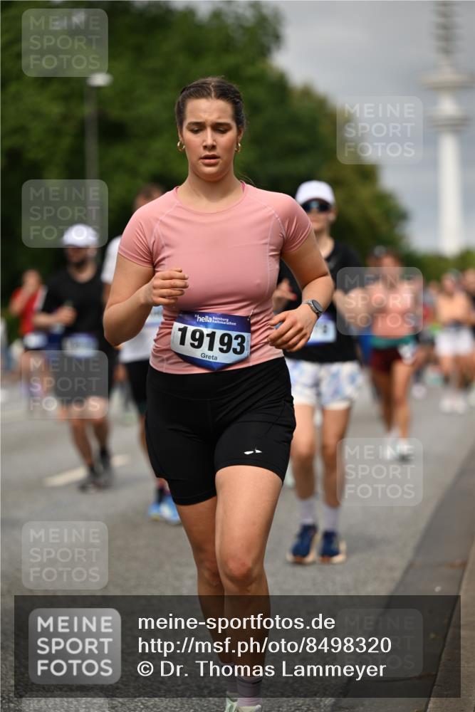 29.06.2025 - hella hamburg halbmarathon Dr. Thomas Lammeyer http://msf.ph/oto/8498320 29.06.2025 10:23:45 Kennedybrücke 1159, 1160, 1332, 1708, 2405, 2703, 2795, 2812, 2918, 2993, 2995, 3446, 3631, 4108, 4110, 4170, 4562, 4570, 4979, 5035, 5080, 5178, 5397, 5429, 5449, 6249, 6542, 6736, 6939, 7143, 7248, 7249, 7836, 8427, 8537, 8761, 8778, 9270, 9272, 9856, 10124, 10129, 10349, 10540, 10594, 10966, 11247 meine-sportfotos.de