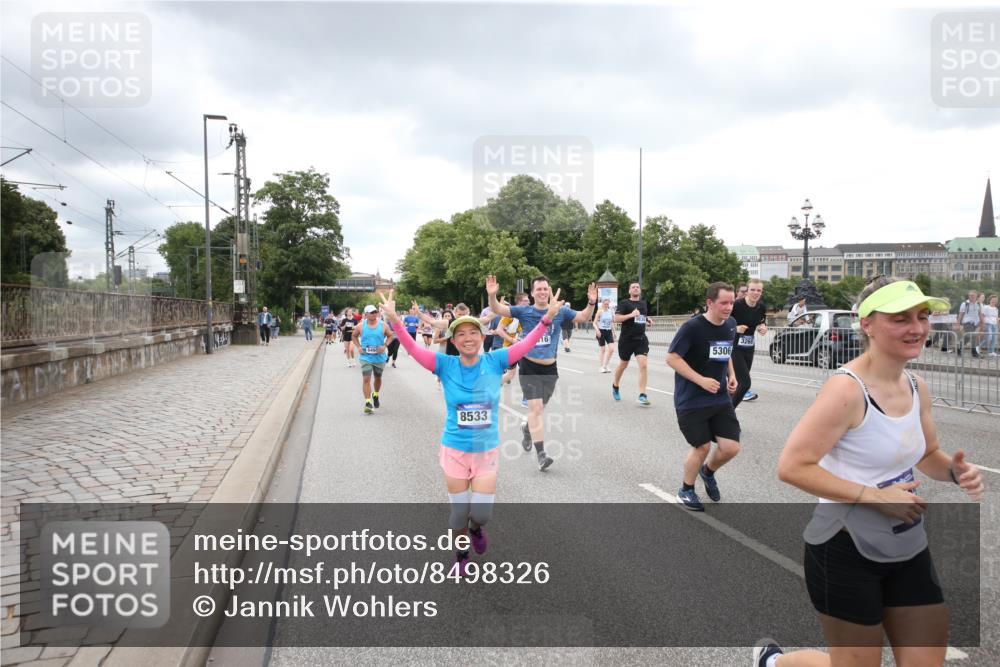 29.06.2025 - hella hamburg halbmarathon Jannik Wohlers http://msf.ph/oto/8498326 29.06.2025 10:55:39 Lombardsbrücke 1738, 1909, 2095, 2793, 3268, 4265, 4354, 4473, 4836, 5306, 5580, 5994, 6055, 6056, 6113, 6494, 6594, 6968, 7516, 7616, 8005, 8305, 8533, 9435, 9606, 9838, 10449, 10640, 10987, 11862, 11863, 12267, 12551, 13055, 13395, 13405, 13627, 14124, 14142, 14221, 14280, 14281, 14492, 15173, 15199, 15272, 15696, 15699, 15763, 15764, 16413, 16960, 17038, 17039, 18195, 18329, 18349, 19228 meine-sportfotos.de