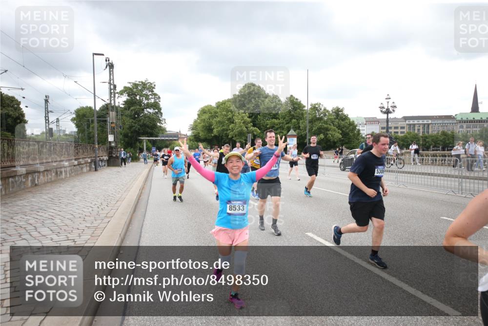 29.06.2025 - hella hamburg halbmarathon Jannik Wohlers http://msf.ph/oto/8498350 29.06.2025 10:55:40 Lombardsbrücke 1738, 1909, 2095, 2793, 3268, 4265, 4354, 4473, 4836, 5306, 5580, 5994, 6055, 6056, 6113, 6494, 6594, 6968, 7025, 7028, 7516, 7616, 8005, 8305, 8533, 9435, 9606, 9838, 10449, 10640, 10987, 11862, 11863, 12267, 12551, 13055, 13395, 13405, 13627, 14124, 14142, 14221, 14280, 14281, 14492, 15103, 15173, 15199, 15272, 15696, 15699, 15763, 15764, 16413, 16960, 17038, 17039, 18195, 18329, 18349, 19228 meine-sportfotos.de