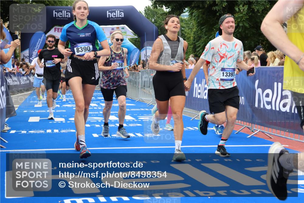 29.06.2025 - hella hamburg halbmarathon Strokosch-Dieckow http://msf.ph/oto/8498354 29.06.2025 10:54:08 Ziel 1410, 3103, 3177, 3208, 3209, 3861, 3898, 5638, 6082, 6084, 6294, 6443, 6581, 7274, 8390, 9032, 9791, 11499, 12213, 12379, 13033, 13397, 13794, 15169, 15524, 16527, 16780, 16871, 17348 meine-sportfotos.de