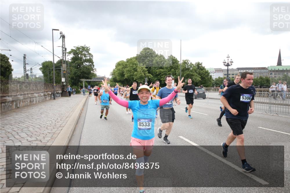 29.06.2025 - hella hamburg halbmarathon Jannik Wohlers http://msf.ph/oto/8498375 29.06.2025 10:55:40 Lombardsbrücke 1738, 1909, 2095, 2793, 3268, 4265, 4354, 4473, 4836, 5306, 5580, 5994, 6055, 6056, 6113, 6494, 6594, 6968, 7025, 7028, 7516, 7616, 8005, 8305, 8533, 9435, 9606, 9838, 10449, 10640, 10987, 11862, 11863, 12267, 12551, 13055, 13395, 13405, 13627, 14124, 14142, 14221, 14280, 14281, 14492, 15103, 15173, 15199, 15272, 15696, 15699, 15763, 15764, 16413, 16960, 17038, 17039, 18195, 18329, 18349, 19228 meine-sportfotos.de