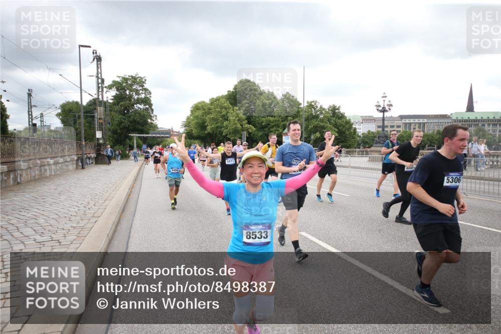 29.06.2025 - hella hamburg halbmarathon Jannik Wohlers http://msf.ph/oto/8498387 29.06.2025 10:55:40 Lombardsbrücke 1738, 1909, 2095, 2793, 3268, 4265, 4354, 4473, 4836, 5306, 5580, 5994, 6055, 6056, 6113, 6494, 6594, 6968, 7025, 7028, 7516, 7616, 8005, 8305, 8533, 9435, 9606, 9838, 10449, 10640, 10987, 11862, 11863, 12267, 12551, 13055, 13395, 13405, 13627, 14124, 14142, 14221, 14280, 14281, 14492, 15103, 15173, 15199, 15272, 15696, 15699, 15763, 15764, 16413, 16960, 17038, 17039, 18195, 18329, 18349, 19228 meine-sportfotos.de