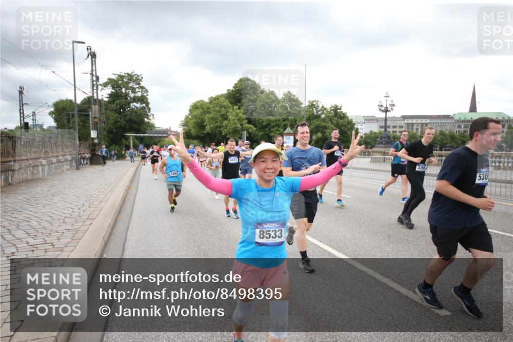 29.06.2025 - hella hamburg halbmarathon Jannik Wohlers http://msf.ph/oto/8498395 29.06.2025 10:55:40 Lombardsbrücke 1738, 1909, 2095, 2793, 3268, 4265, 4354, 4473, 4836, 5306, 5580, 5994, 6055, 6056, 6113, 6494, 6594, 6968, 7025, 7028, 7516, 7616, 8005, 8305, 8533, 9435, 9606, 9838, 10449, 10640, 10987, 11862, 11863, 12267, 12551, 13055, 13395, 13405, 13627, 14124, 14142, 14221, 14280, 14281, 14492, 15103, 15173, 15199, 15272, 15696, 15699, 15763, 15764, 16413, 16960, 17038, 17039, 18195, 18329, 18349, 19228 meine-sportfotos.de