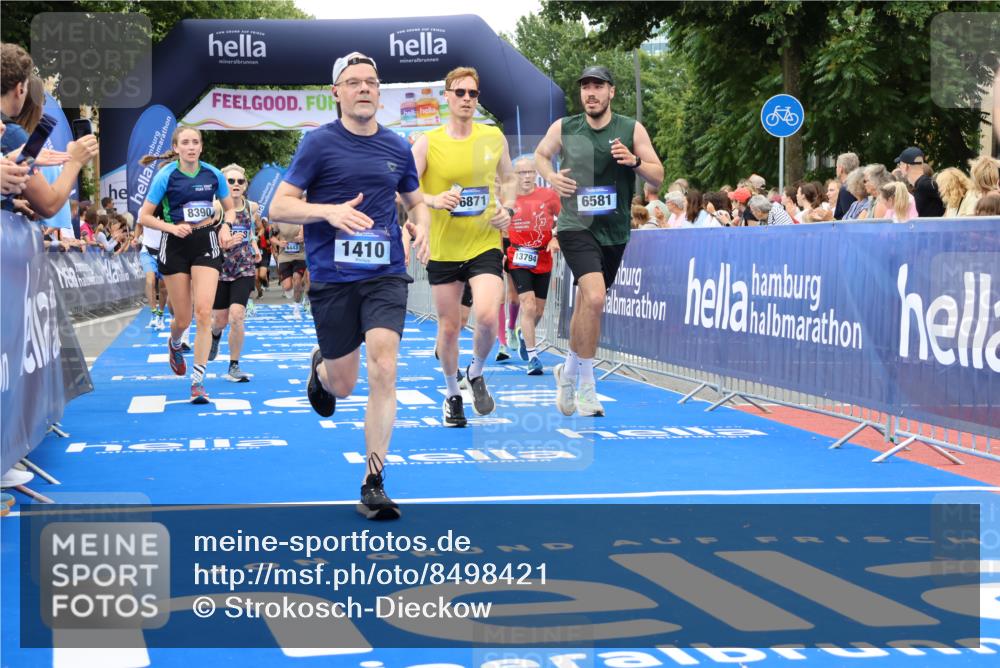 29.06.2025 - hella hamburg halbmarathon Strokosch-Dieckow http://msf.ph/oto/8498421 29.06.2025 10:54:06 Ziel 1151, 1410, 1815, 3096, 3208, 3209, 3898, 5638, 6294, 6356, 6443, 6581, 8390, 9032, 9791, 11499, 12213, 12379, 13397, 13794, 15169, 15524, 16780, 16871, 17348, 18308 meine-sportfotos.de