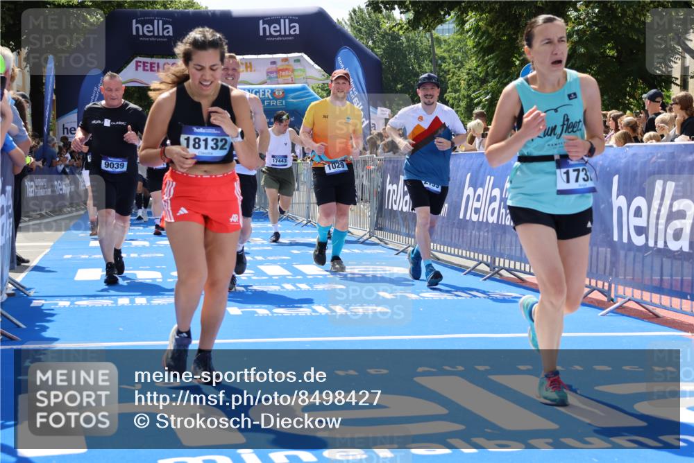 29.06.2025 - hella hamburg halbmarathon Strokosch-Dieckow http://msf.ph/oto/8498427 29.06.2025 11:33:58 Ziel 1029, 1324, 1732, 2199, 3010, 3457, 3511, 3871, 3880, 4326, 5258, 5260, 5557, 6092, 6093, 7140, 7570, 8141, 8306, 8891, 9715, 11454, 12755, 13422, 15004, 17099, 17443, 17463, 18132, 18378, 18578, 18998 meine-sportfotos.de