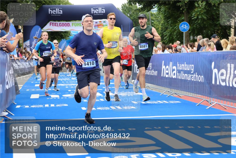 29.06.2025 - hella hamburg halbmarathon Strokosch-Dieckow http://msf.ph/oto/8498432 29.06.2025 10:54:07 Ziel 1151, 1410, 3177, 3208, 3209, 3898, 5638, 6082, 6084, 6294, 6356, 6443, 6581, 8390, 9032, 9791, 11499, 12213, 12379, 13033, 13397, 13794, 15169, 15524, 16780, 16871, 17348, 18308 meine-sportfotos.de