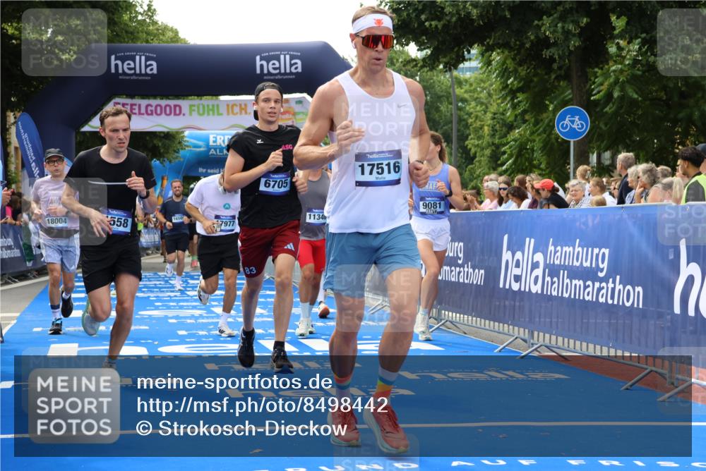 29.06.2025 - hella hamburg halbmarathon Strokosch-Dieckow http://msf.ph/oto/8498442 29.06.2025 10:44:01 Ziel 1391, 1558, 2816, 3021, 4981, 6705, 8063, 8900, 9081, 9633, 10193, 10596, 10930, 11346, 12438, 13123, 15383, 16506, 16549, 16648, 16697, 17403, 17516, 17977, 18004 meine-sportfotos.de